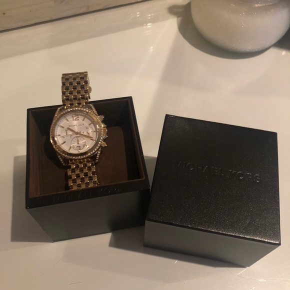 Michael Kors Gold Watch like new - Picture 2 of 8